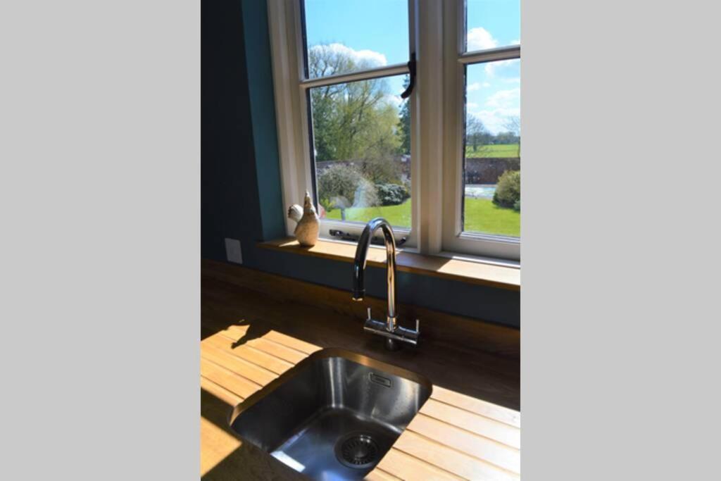 Cockloft Romantic Countryside Hideaway Bishops Cannings エクステリア 写真